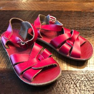 Saltwater sandals size 11 toddler